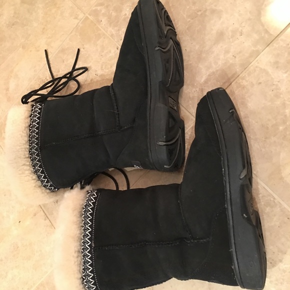 Ladies Black lace UGG boots mid with cream cuff - Picture 7 of 8